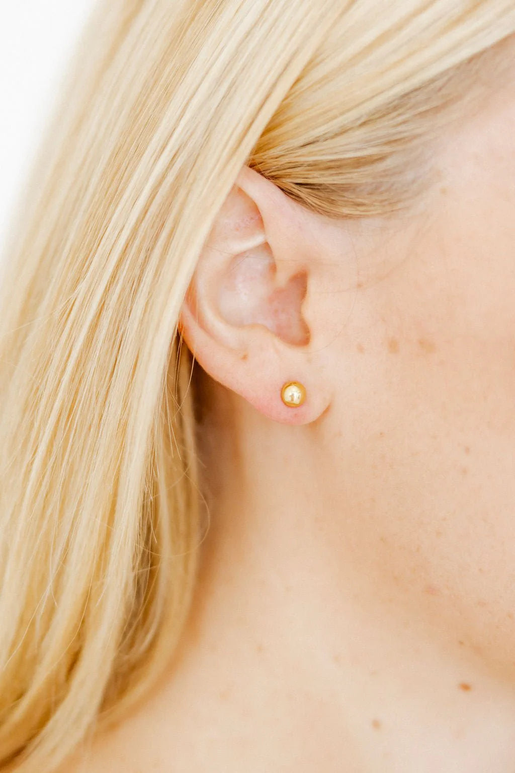 Vera Round Studs