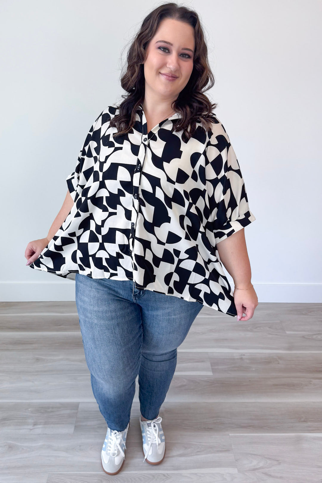 Elegance Awaits Top Curvy