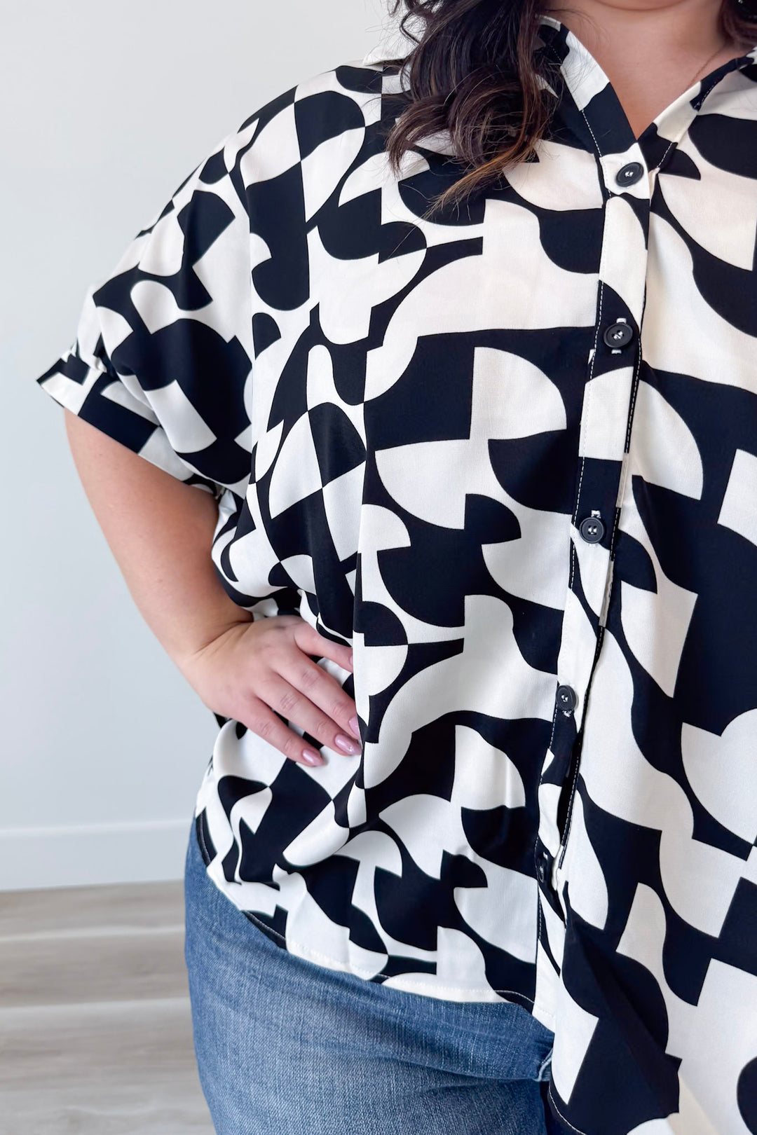 Elegance Awaits Top Curvy