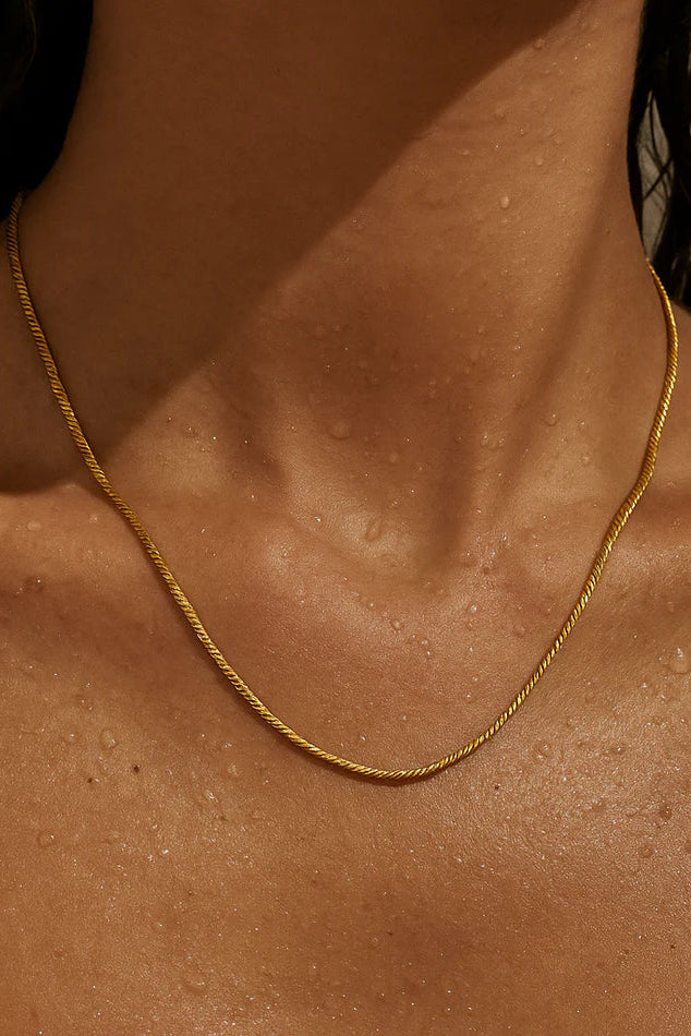 Ellie Vail Piper Round Snake Chain Necklace