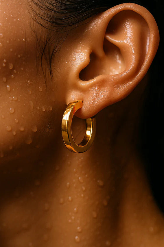 Ellie Vail Ivonne Medium Hoop Earring