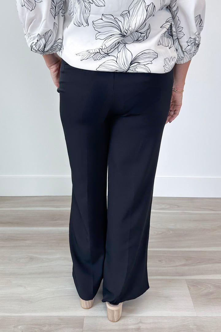 Lysse Genevieve Pant