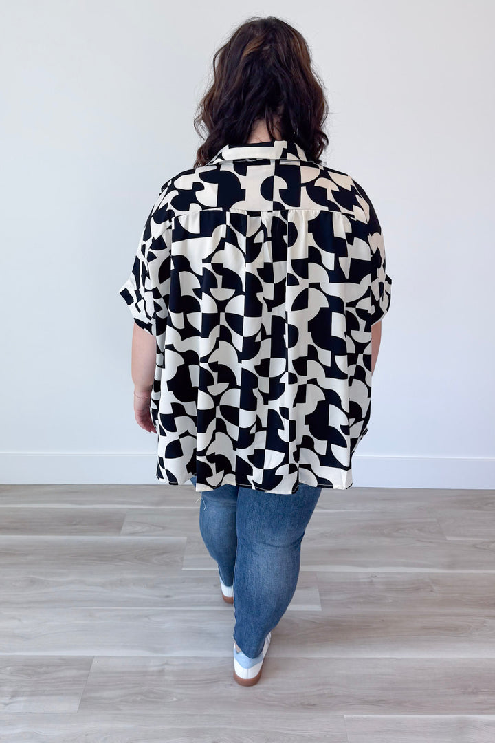 Elegance Awaits Top Curvy