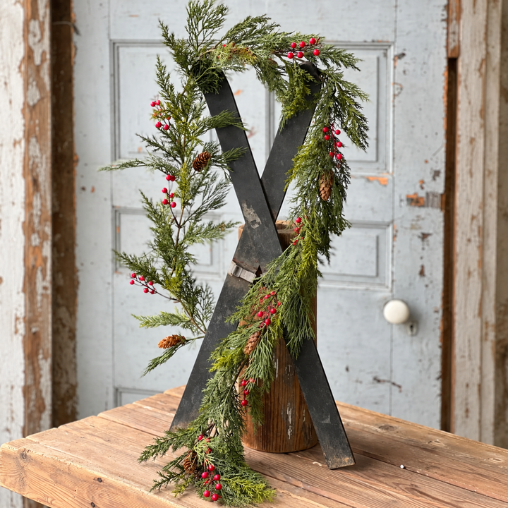 Alpine Cone & Berries Garland