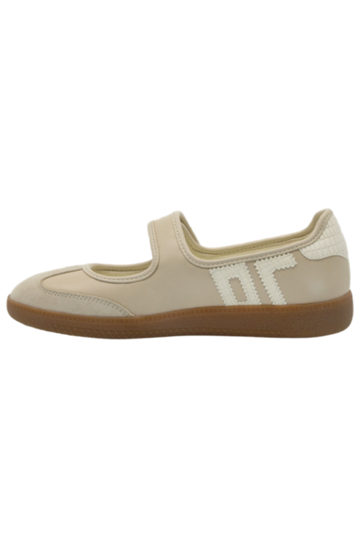Back 70 Aya Sneaker