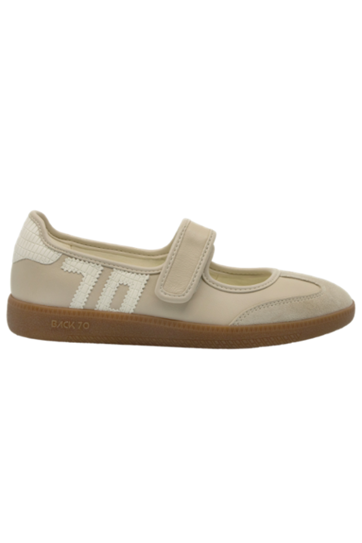 Back 70 Aya Sneaker