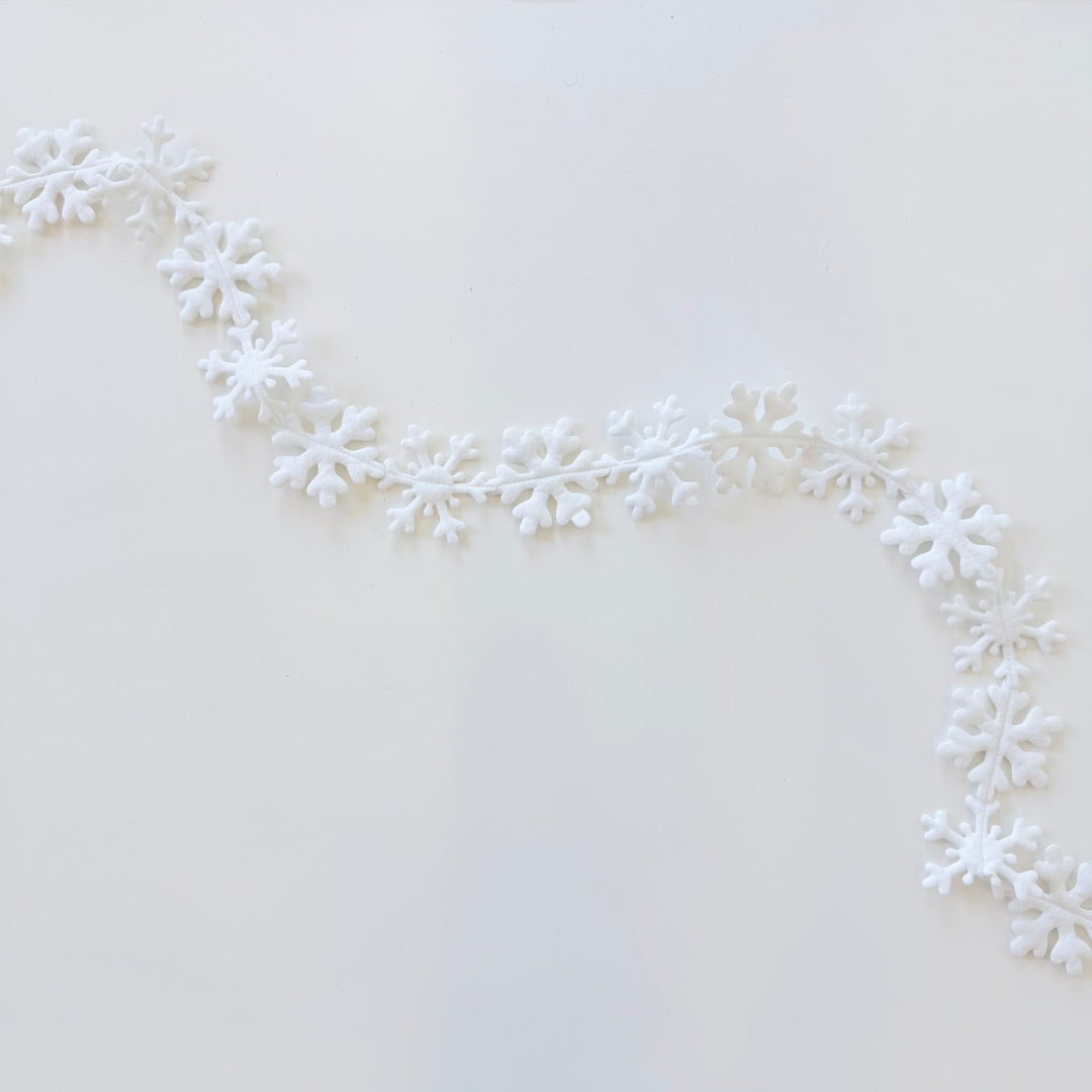 Delicate White Snowflake Garland