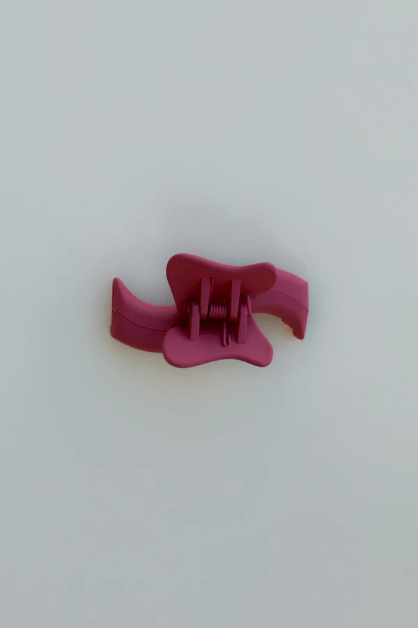 Kaxi Wavy Mini Hold Everything Claw