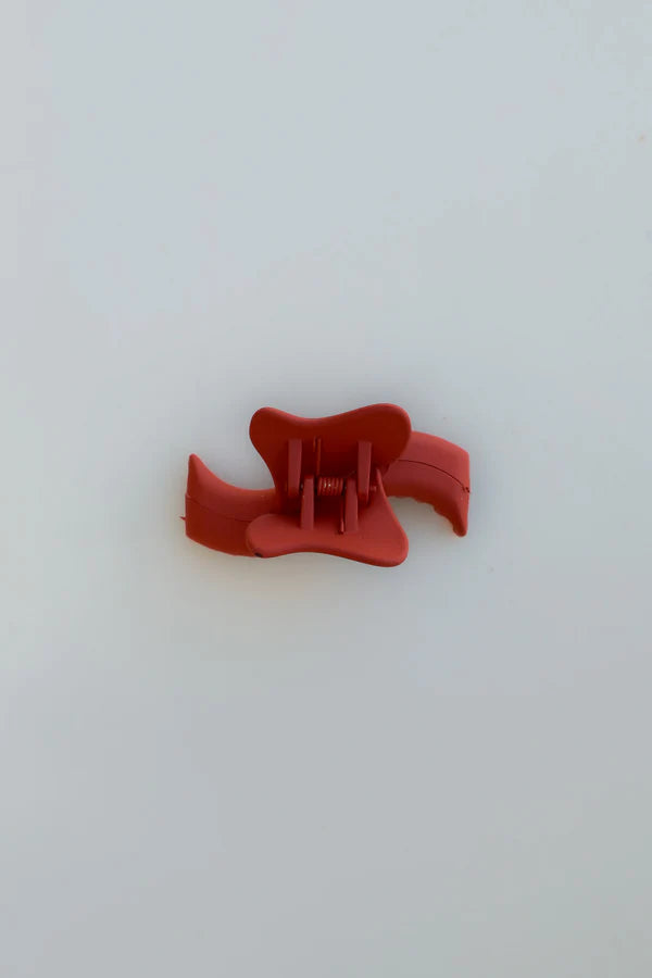 Kaxi Wavy Mini Hold Everything Claw