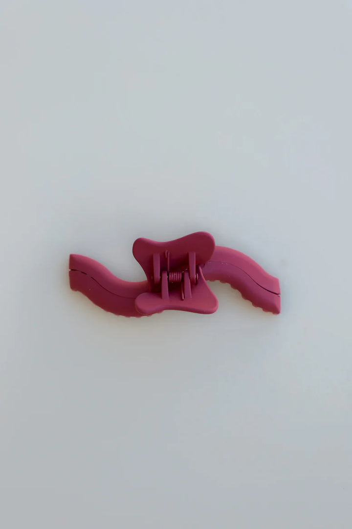 Kaxi Wavy Midi Hold Everything Claw