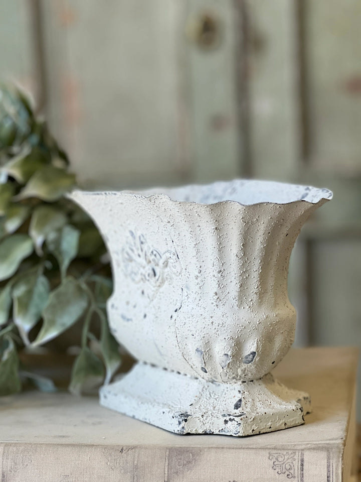 Duchess Distressed Planter