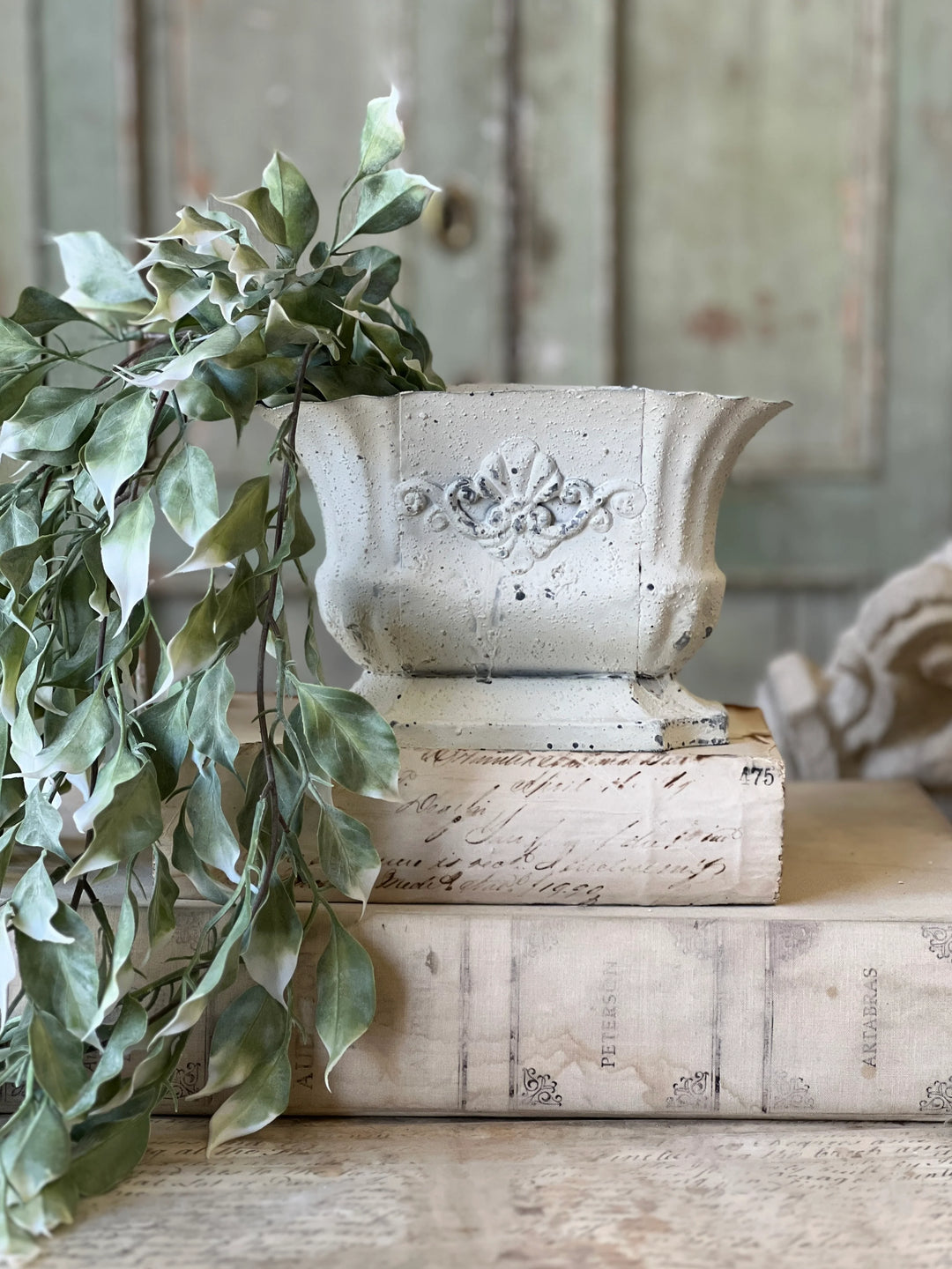 Duchess Distressed Planter