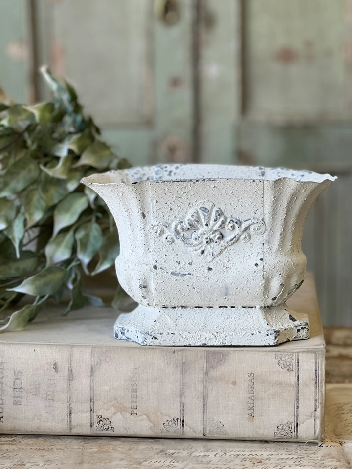 Duchess Distressed Planter