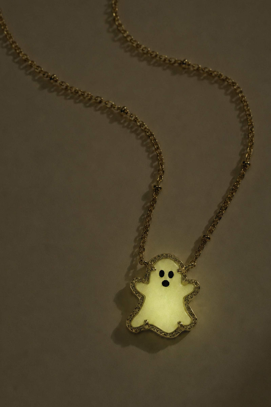 Kendra Scott Ghost Short Pendant Necklace