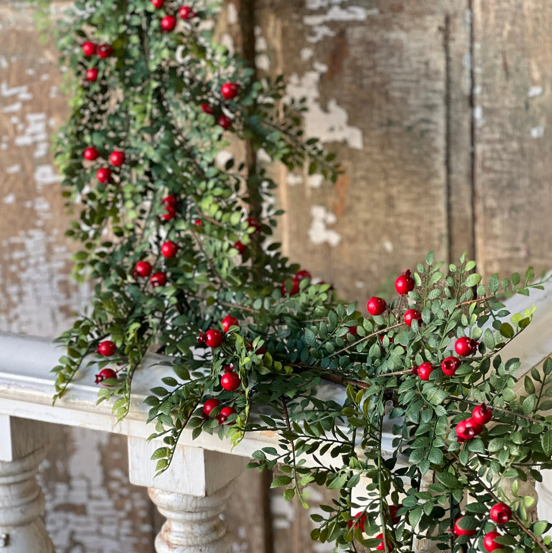 Lively Berry Bough Garland 