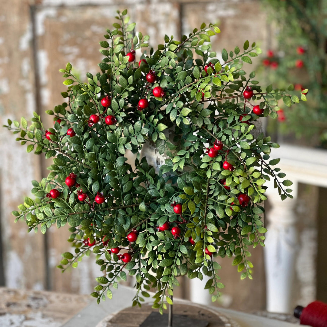 Lively Berry Boughs Candle Ring