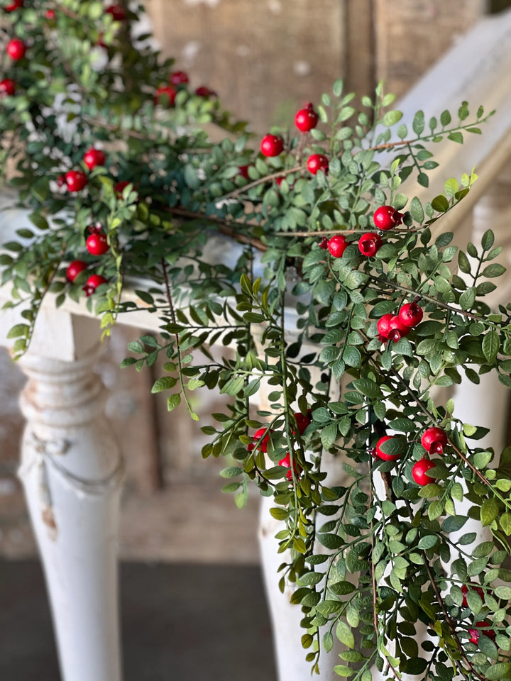 Lively Berry Bough Garland