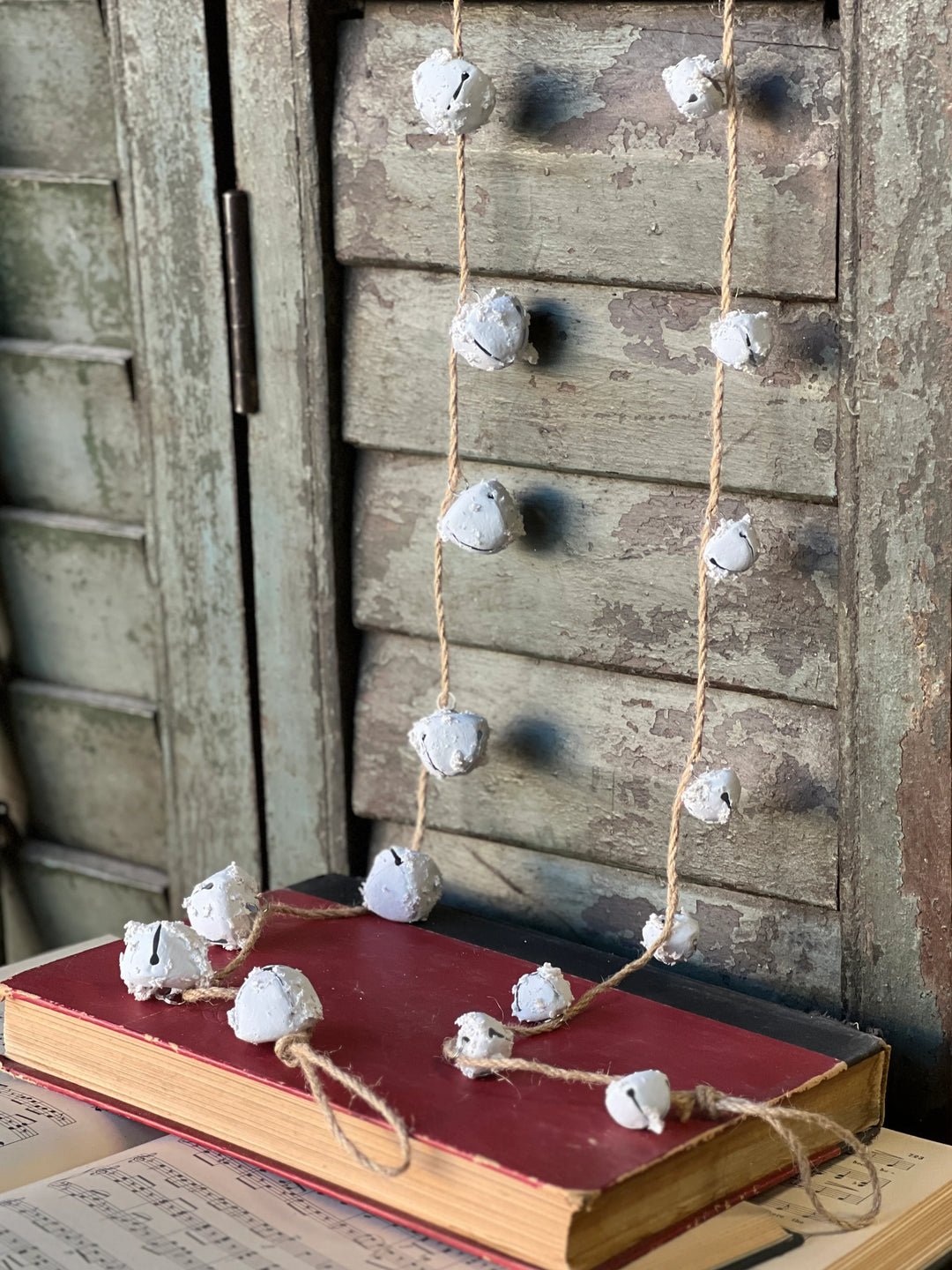 Snowy White Bell Garland