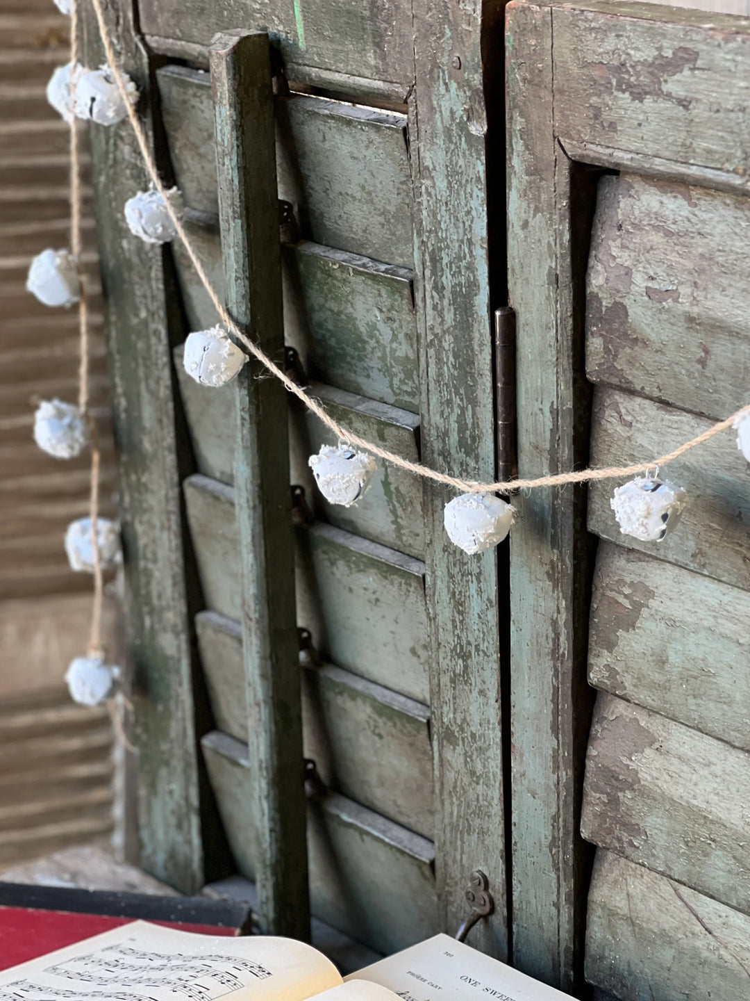 Snowy White Bell Garland