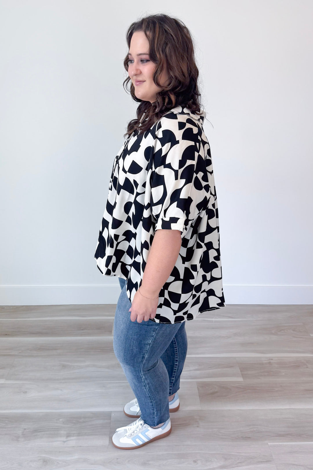 Elegance Awaits Top Curvy
