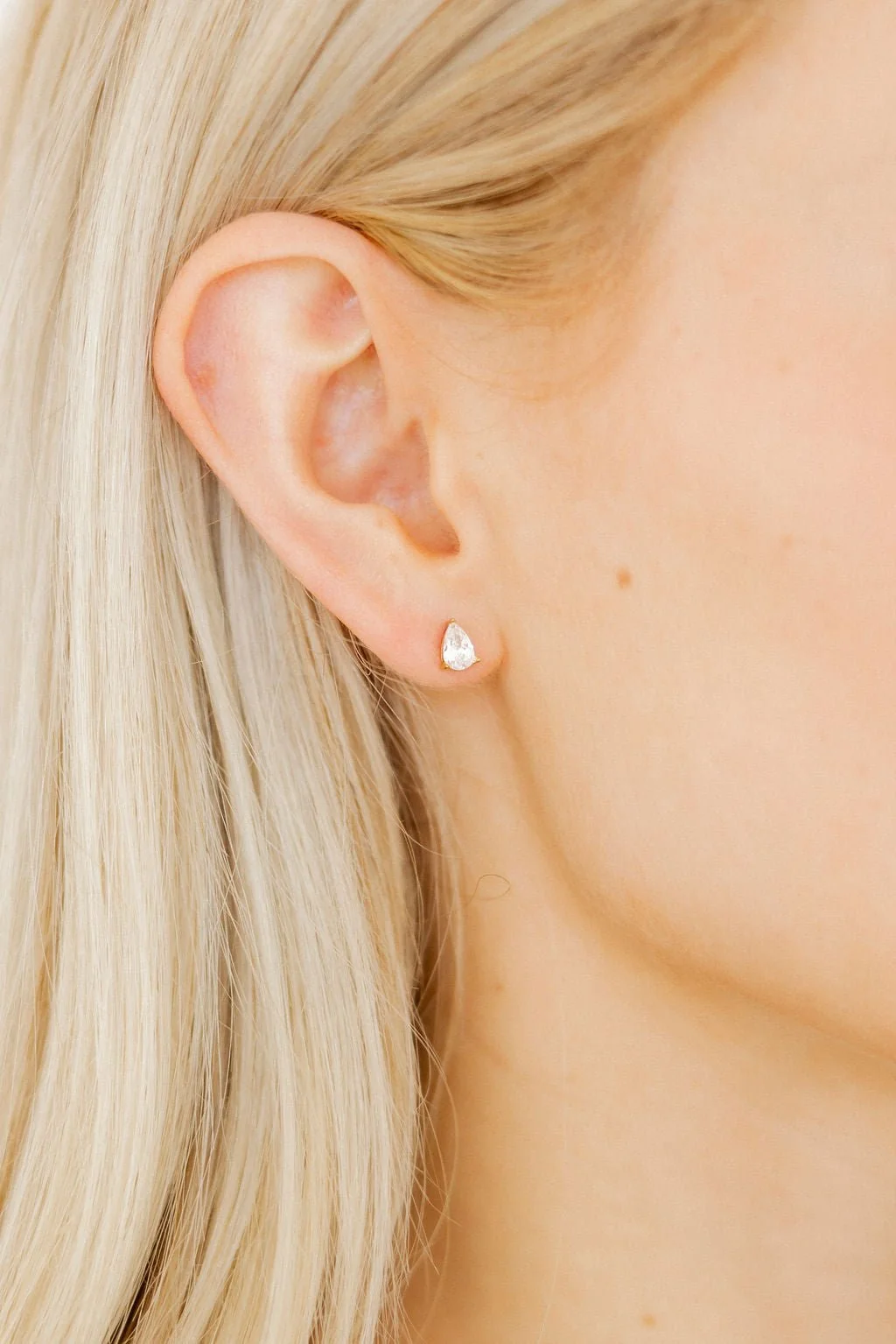 Linny Co Paige Pear Screwback Earrings