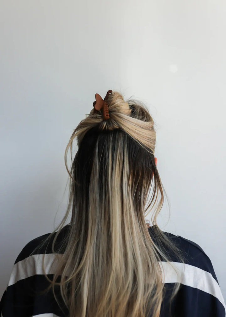 Kaxi Wavy Mini Hold Everything Claw